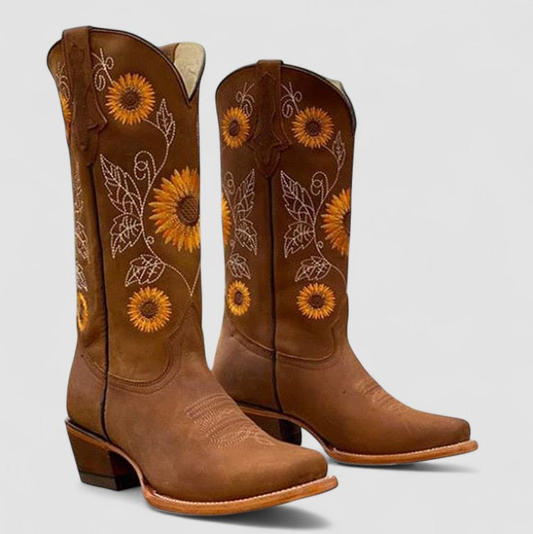 Soledad | Botas Camperas con Flores Bordadas