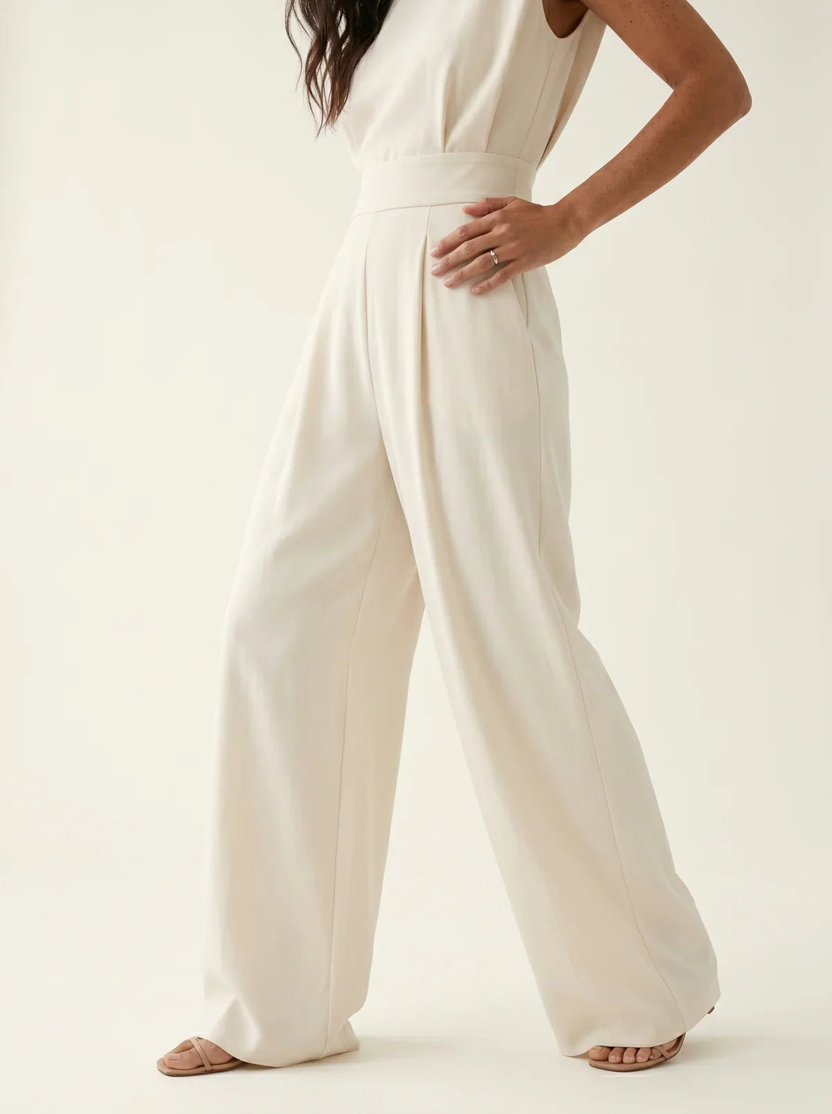 Ariia™ Mono con cintura definida