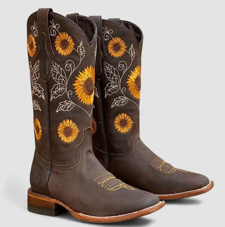 Soledad | Botas Camperas con Flores Bordadas