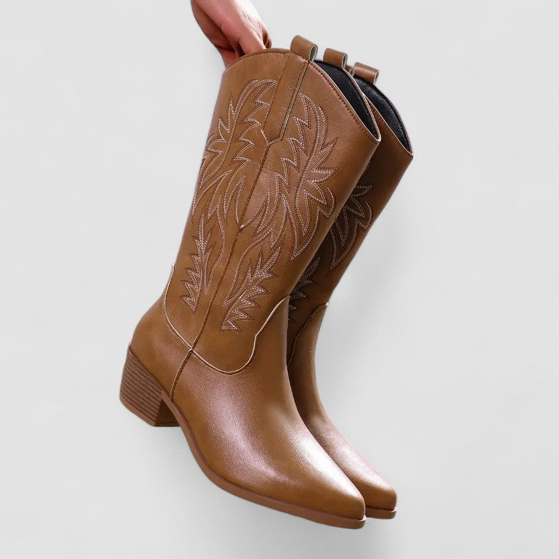 Salomé | Botas Camperas Bordadas