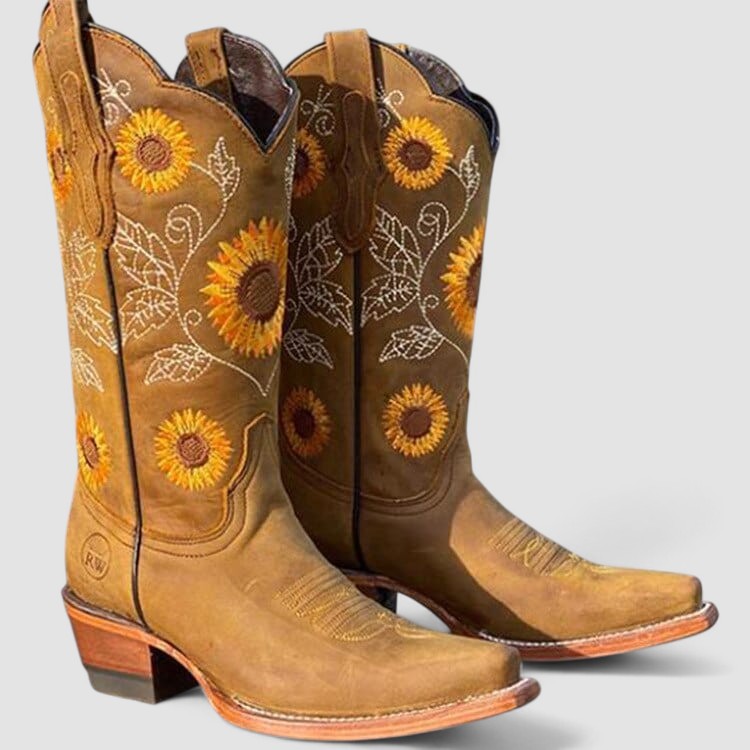 Soledad | Botas Camperas con Flores Bordadas