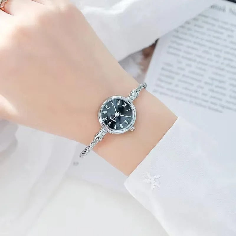 Cayetana Reloj Retro de Acero Inoxidable con Movimiento de Cuarzo