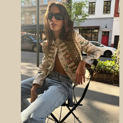 Elvira Chaqueta Corta con Bordado Floral