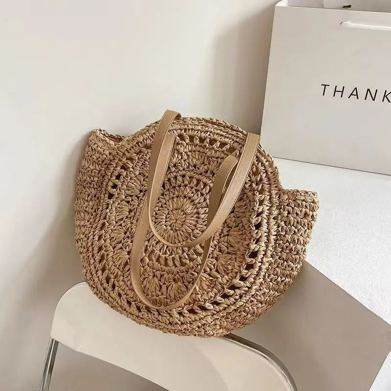 Adriana Bolso Redondo de Rafia Tejida Estilo Bohemio