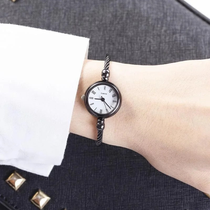 Cayetana Reloj Retro de Acero Inoxidable con Movimiento de Cuarzo