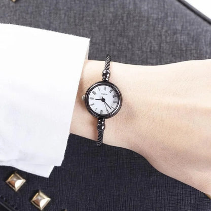 Cayetana Reloj Retro de Acero Inoxidable con Movimiento de Cuarzo
